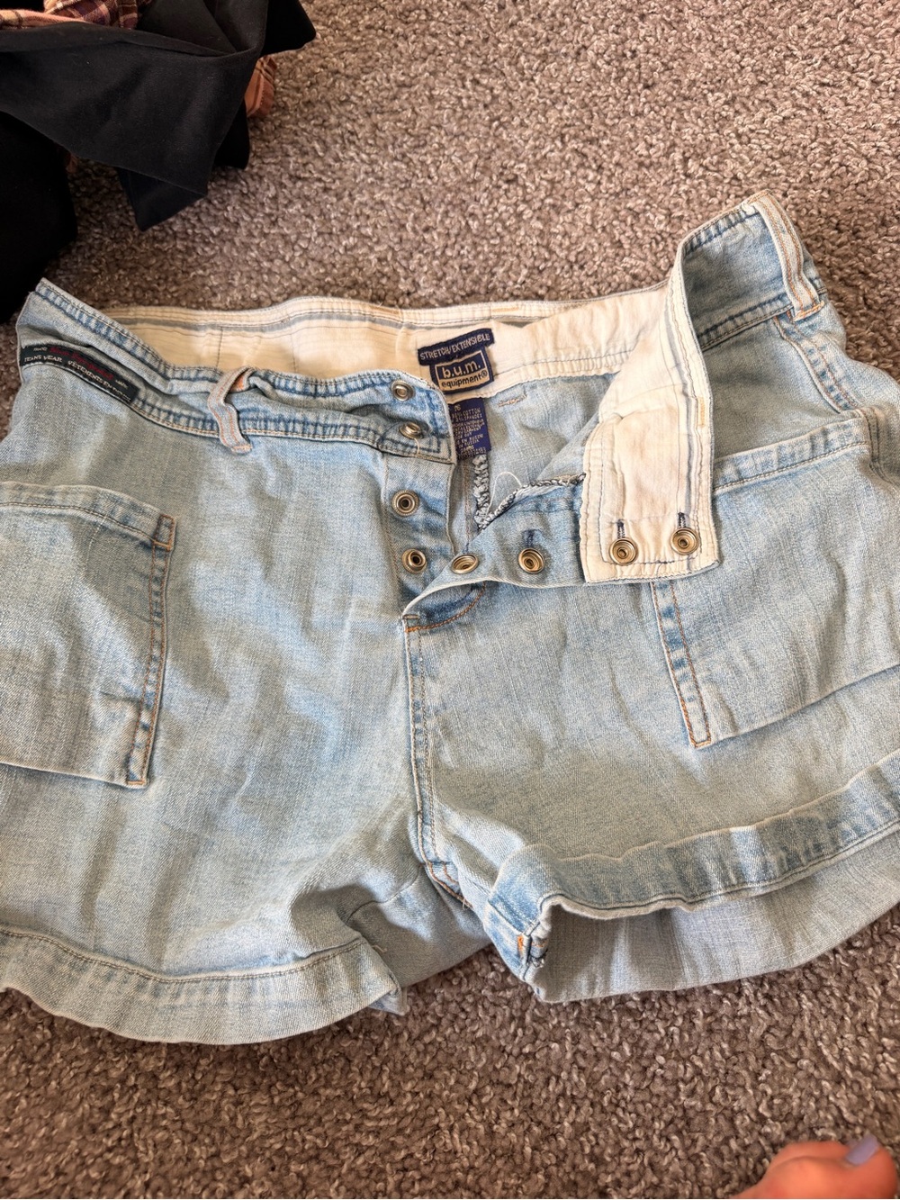 b.u.m. Equipment Light Wash Denim Shorts - Light Blue women’s size 16 - Picture 2 of 3